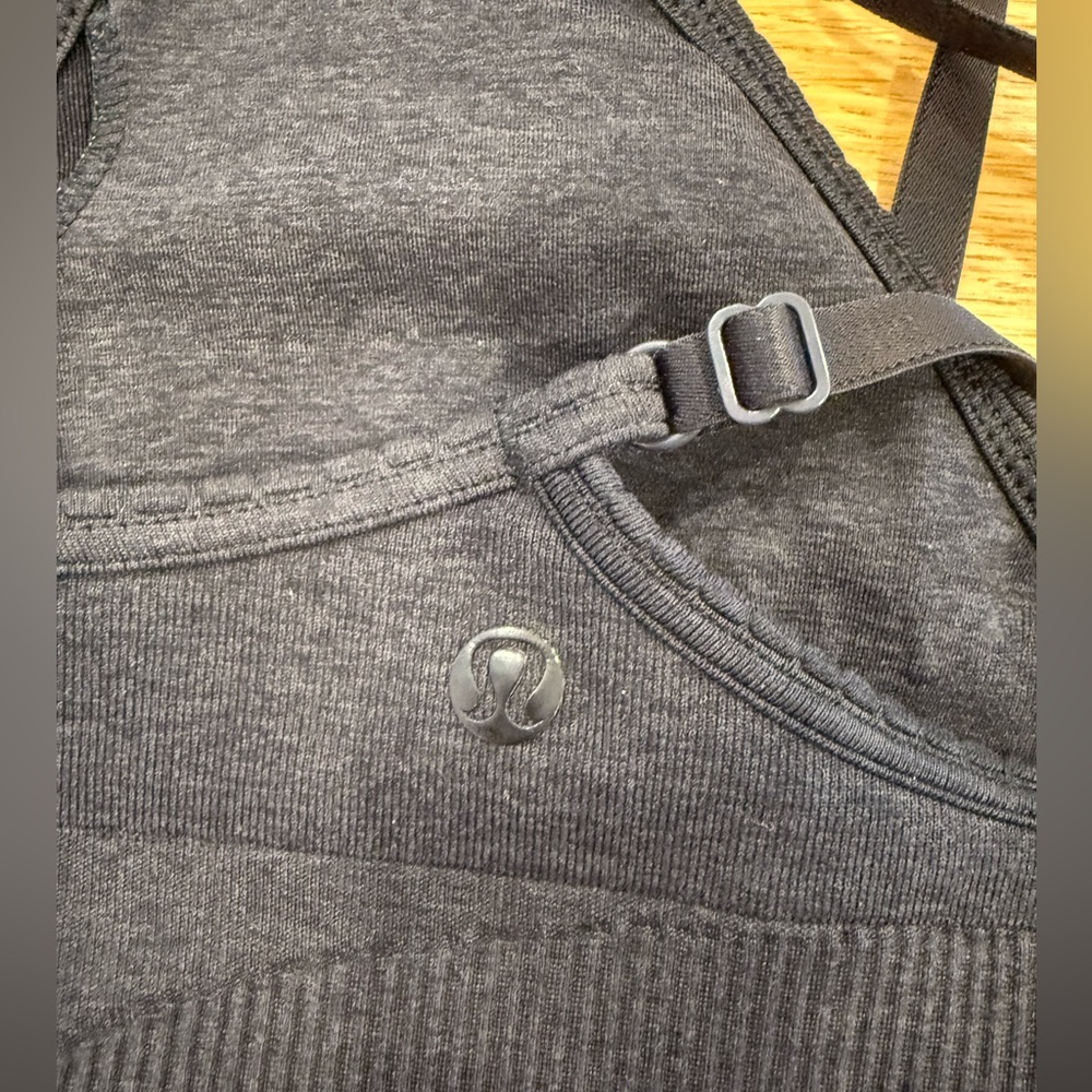 lululemon sports bra